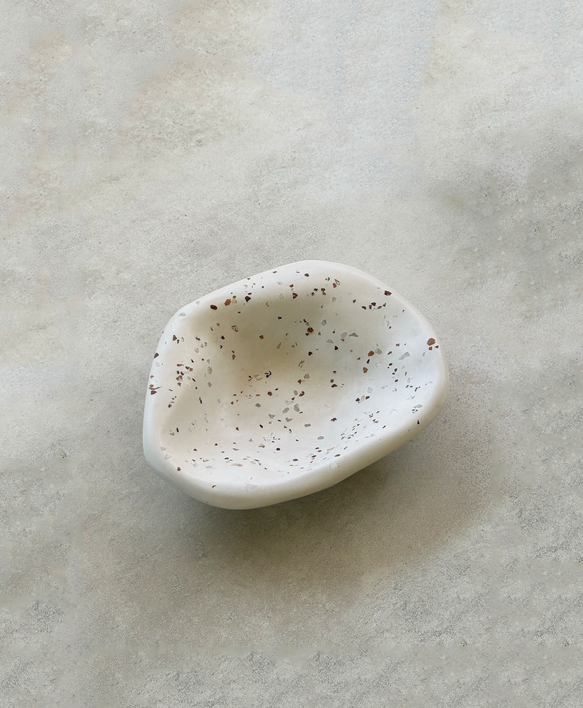Dune Salad Bowl, handmade with brown terrazzo chips, Eid Edit series. Axonometric view. 