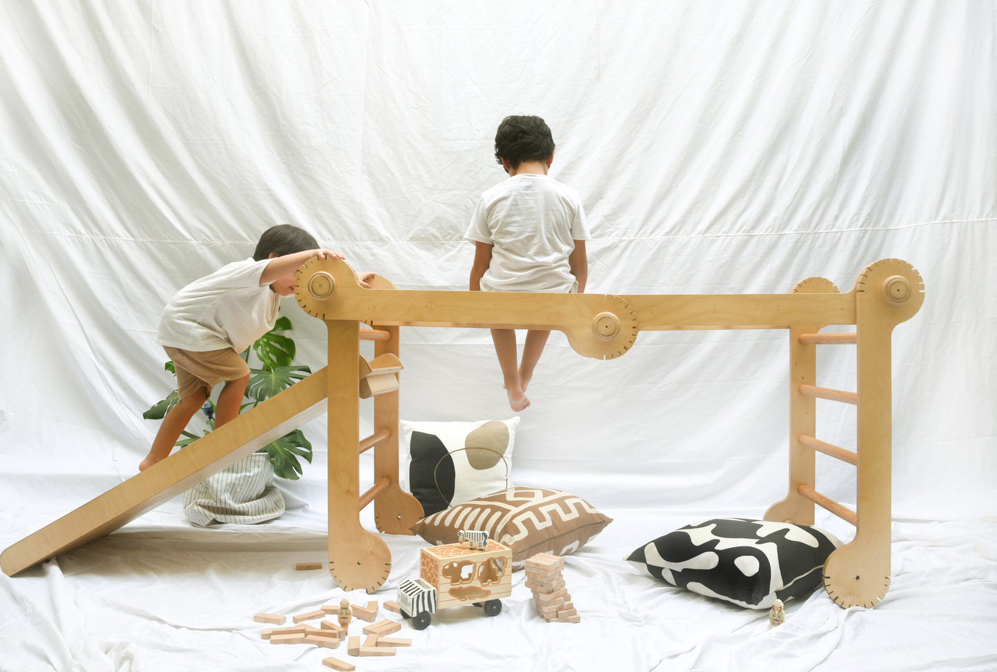 One_view_of_the_Pikler_a_modular_triangular_climbing_frame_for_children.7