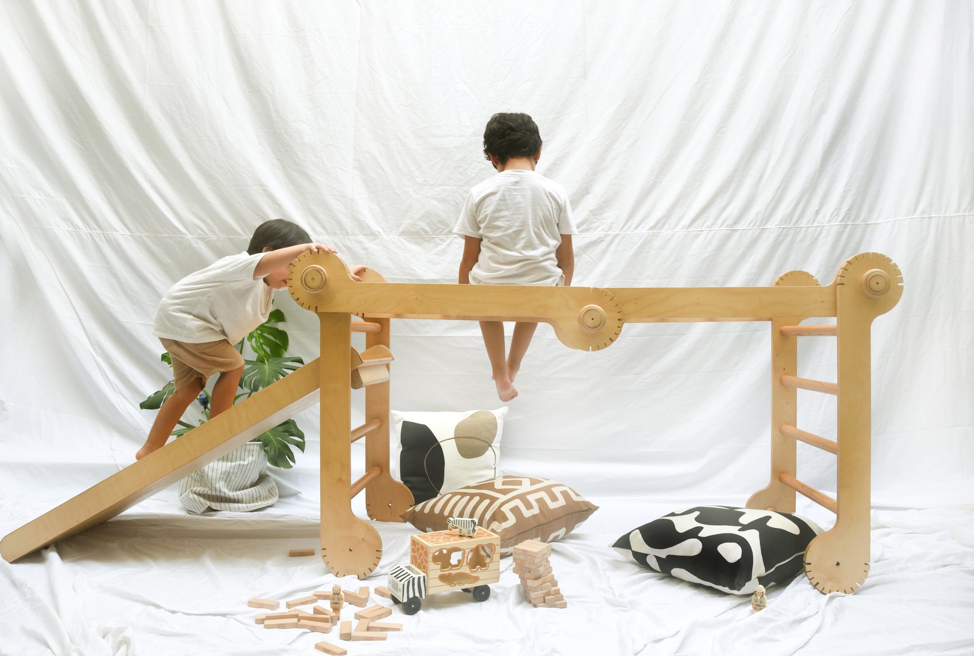 One_view_of_the_Pikler_a_modular_triangular_climbing_frame_for_children.7