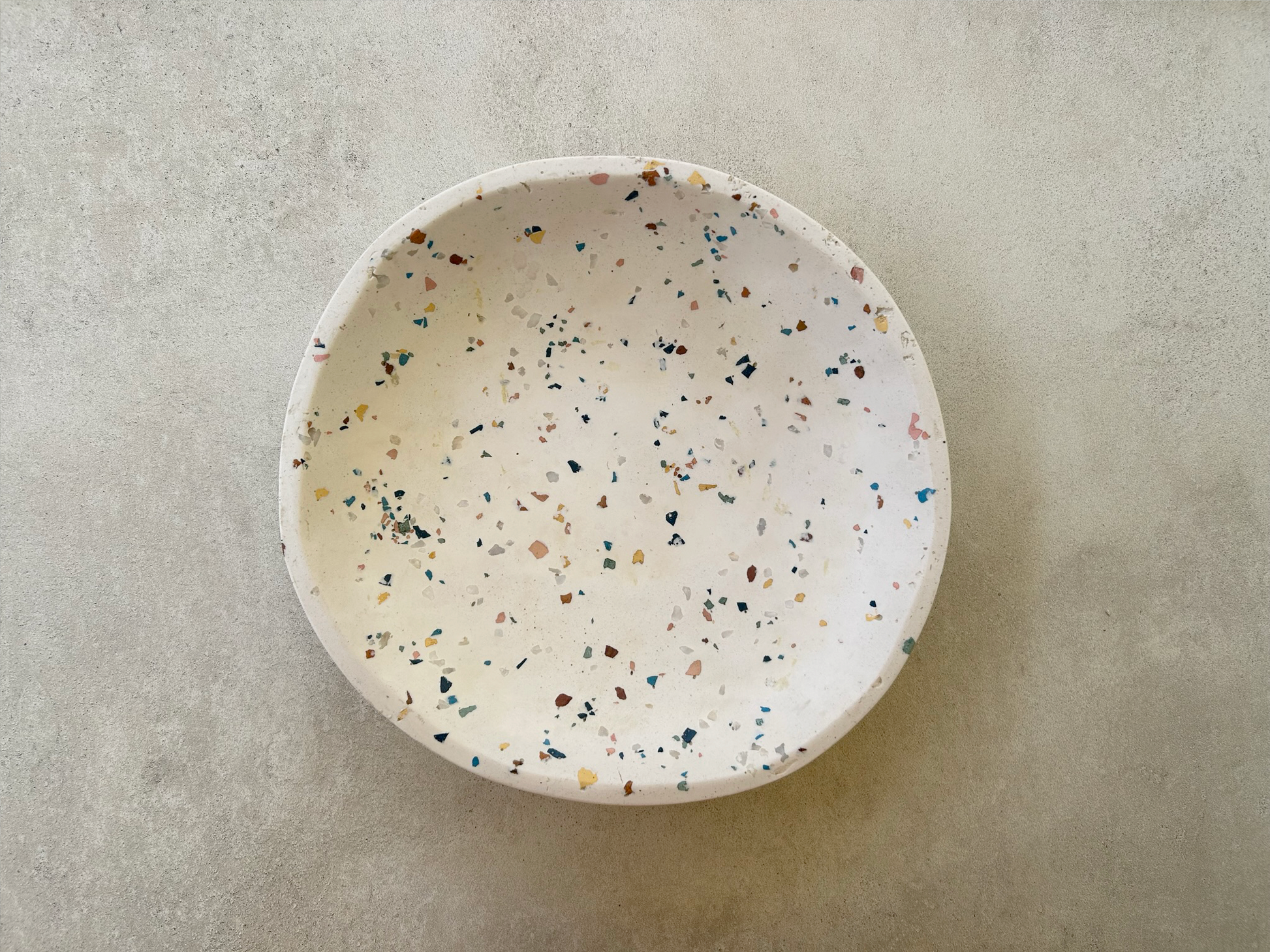 Ripple_Salad_Bowl_hand_made_with_terrazzo_chips